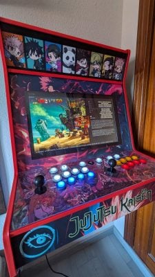 Big Wallcade de Yang au design Jujutsu Kaisen avec U-molding rouge, fixée au mur